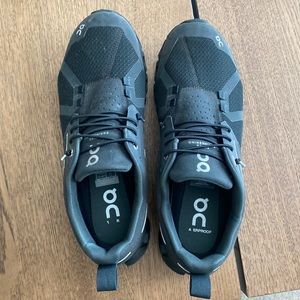 On Cloud Sneakers! Hot item. Rarely worn. Size 9.5 women